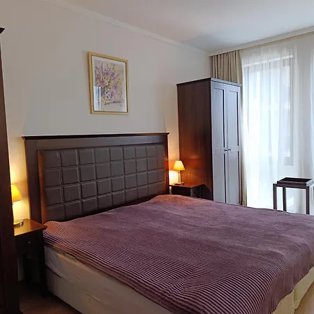 Reina Barcelo Apartman *