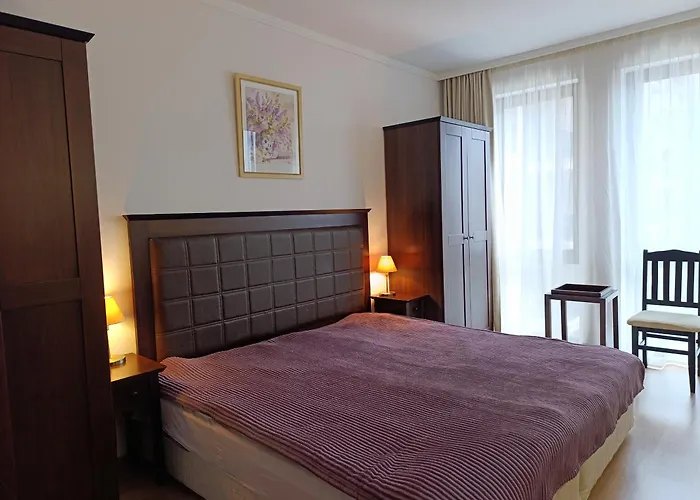 Reina Barcelo Апартамент *